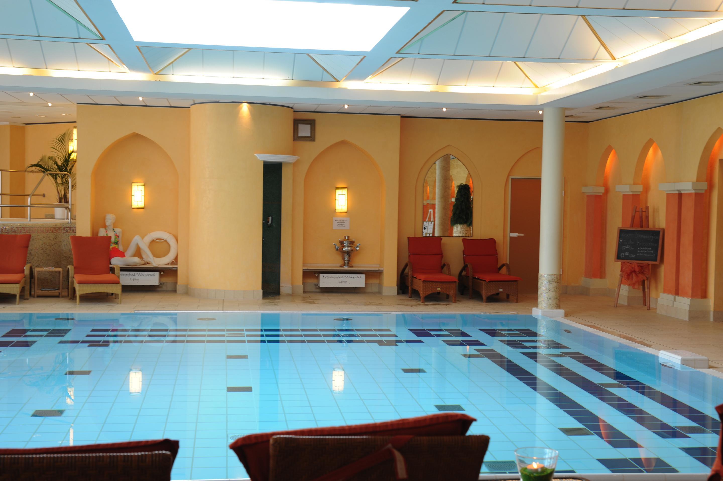 Steigenberger Hotel & Spa Bad Pyrmont Exterior photo The swimming pool