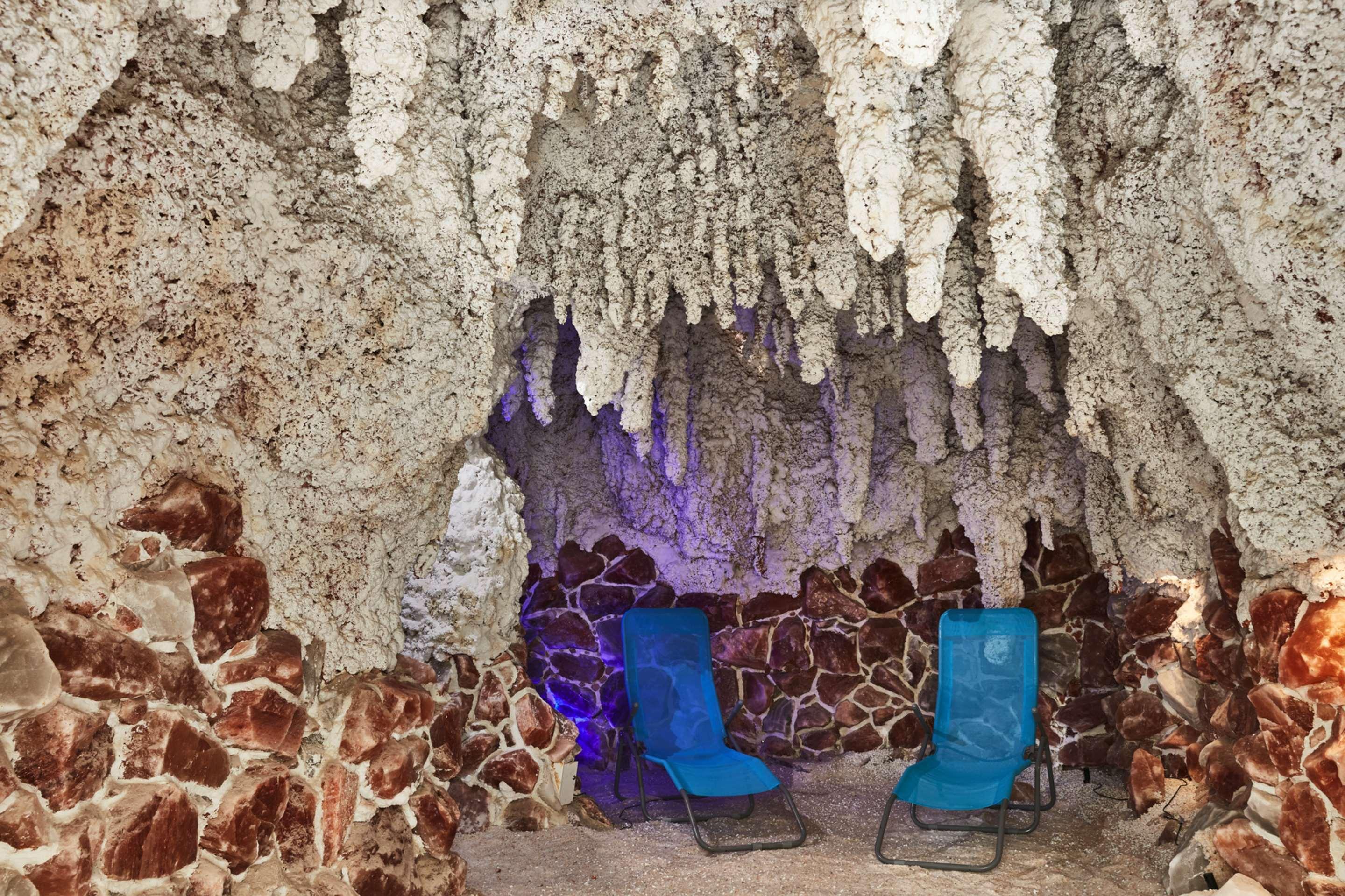 Steigenberger Hotel & Spa Bad Pyrmont Exterior photo The Crystal Cave